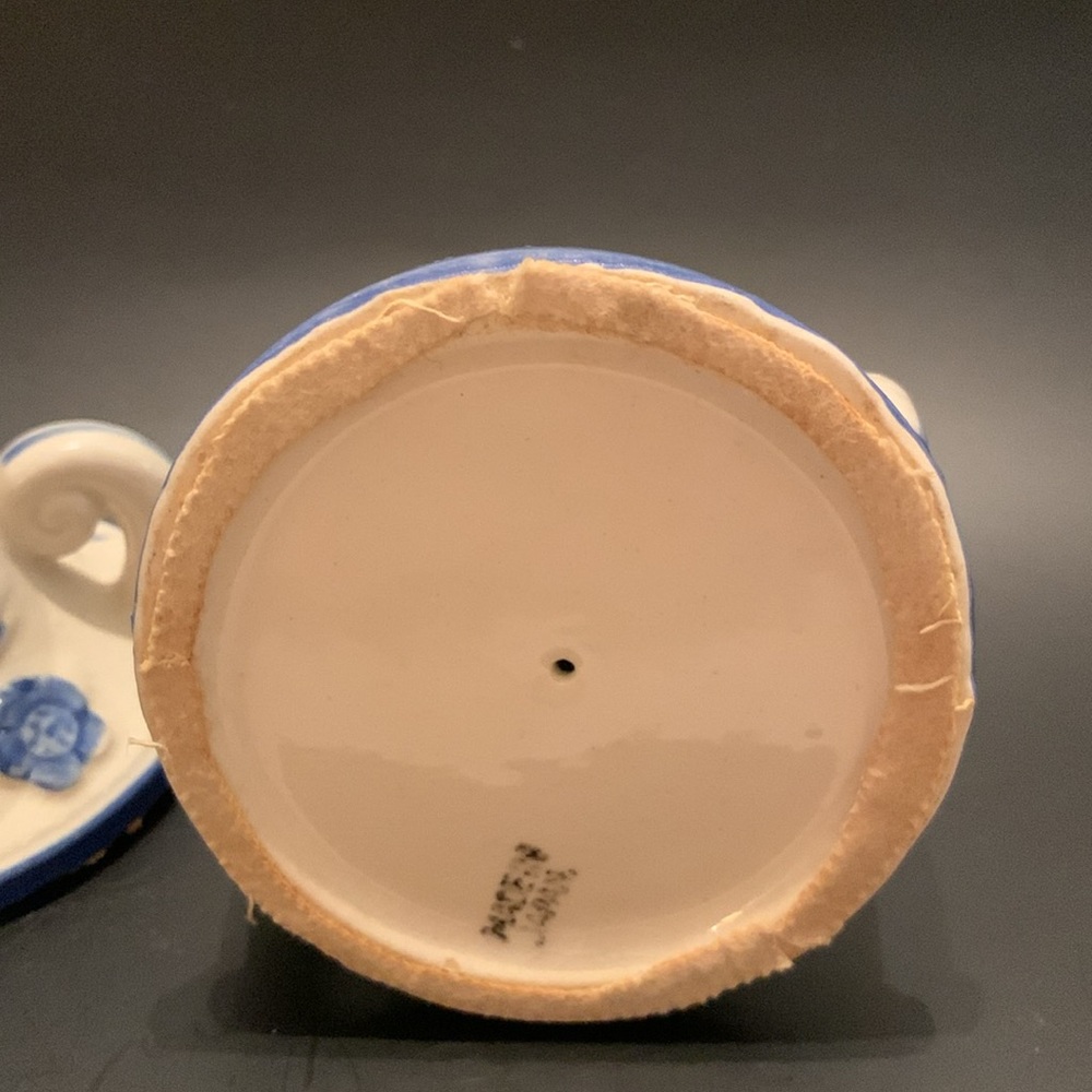 VINTAGE PAIR CANDLE HOLDERS BLUE/CREME CHINA JAPAN FLORAL NON SCRATCH STRIPS - Picture 4 of 6